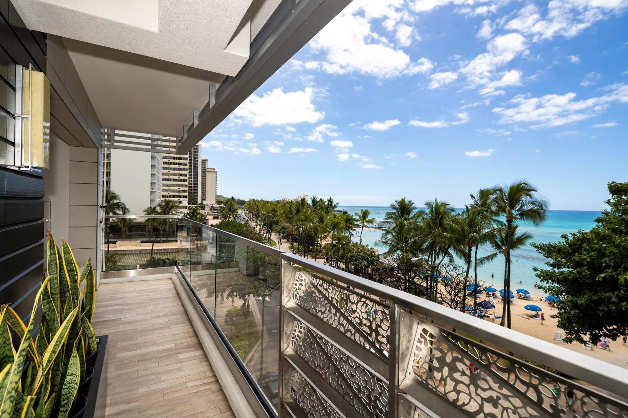 Espacio The Jewel Of Waikiki Honolulu Extérieur photo