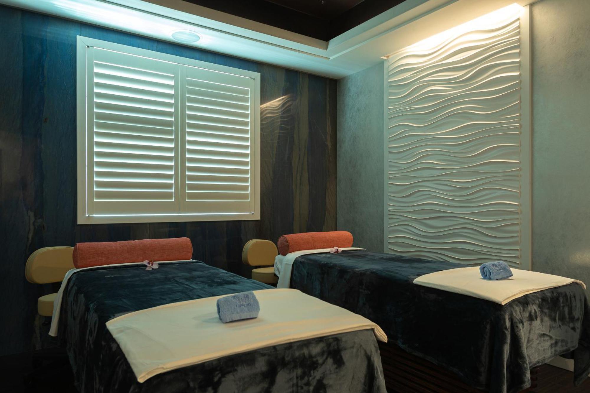 Espacio The Jewel Of Waikiki Honolulu Extérieur photo
